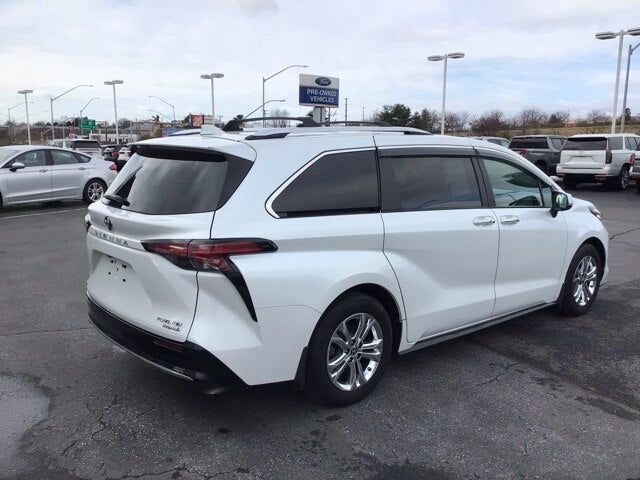 2023 Toyota Sienna Platinum 7 Passenger