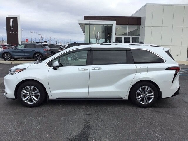 2023 Toyota Sienna Platinum 7 Passenger