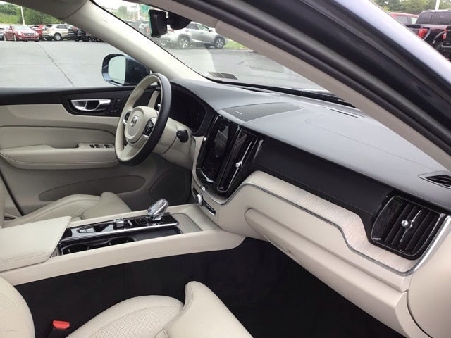 2022 Volvo XC60 B6 Inscription