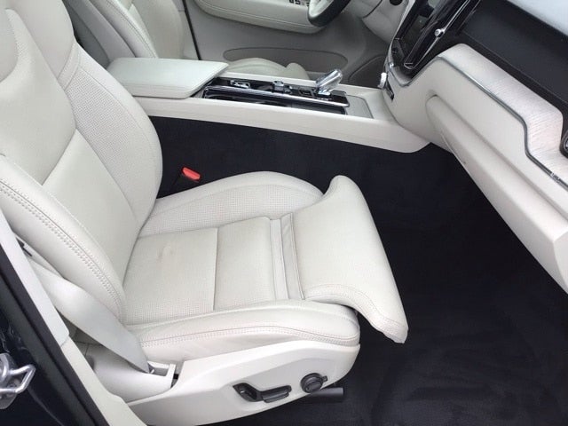 2022 Volvo XC60 B6 Inscription