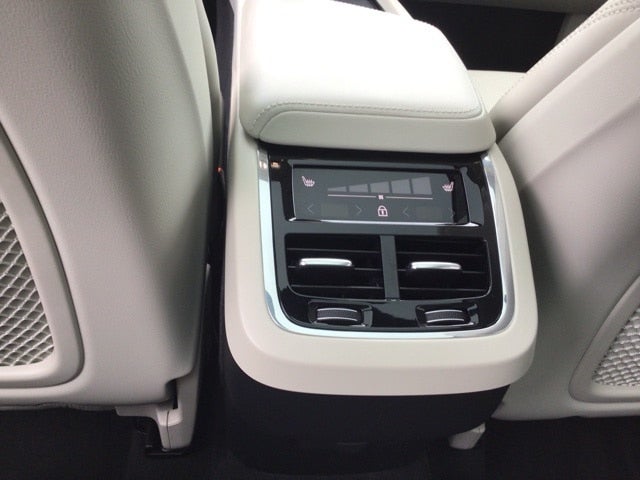 2022 Volvo XC60 B6 Inscription