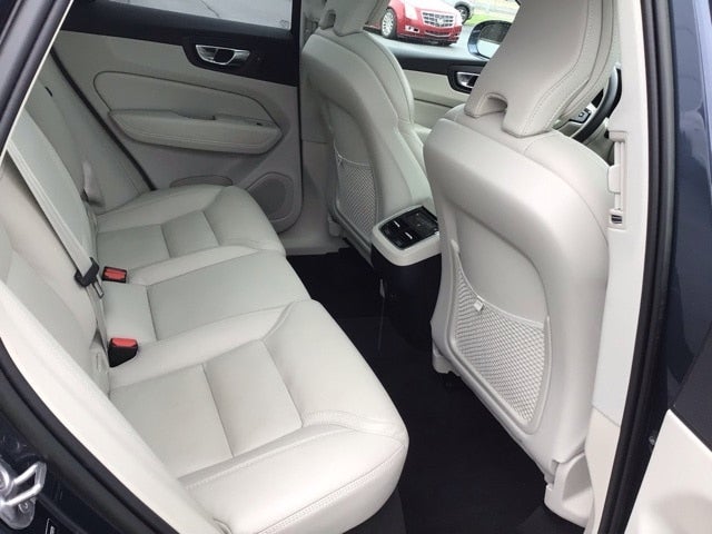 2022 Volvo XC60 B6 Inscription