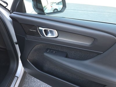 2019 Volvo XC40 R-Design