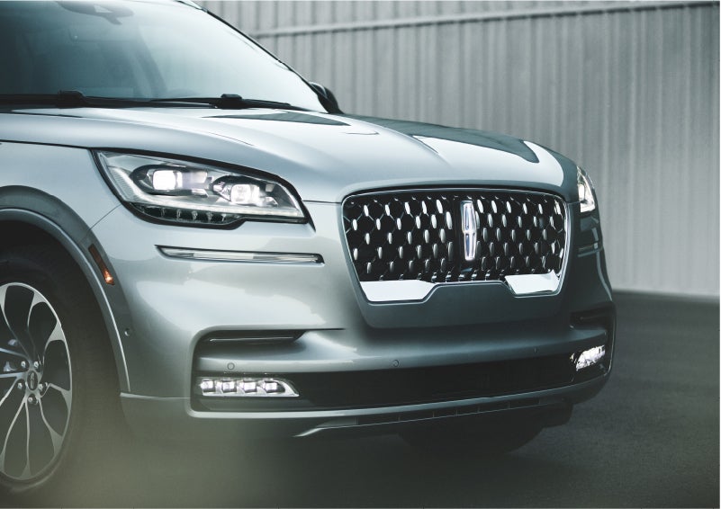 The available adaptive pixel LED headlamps of the 2023 Lincoln Aviator® SUV activated | Haldeman Lincoln in Allentown PA