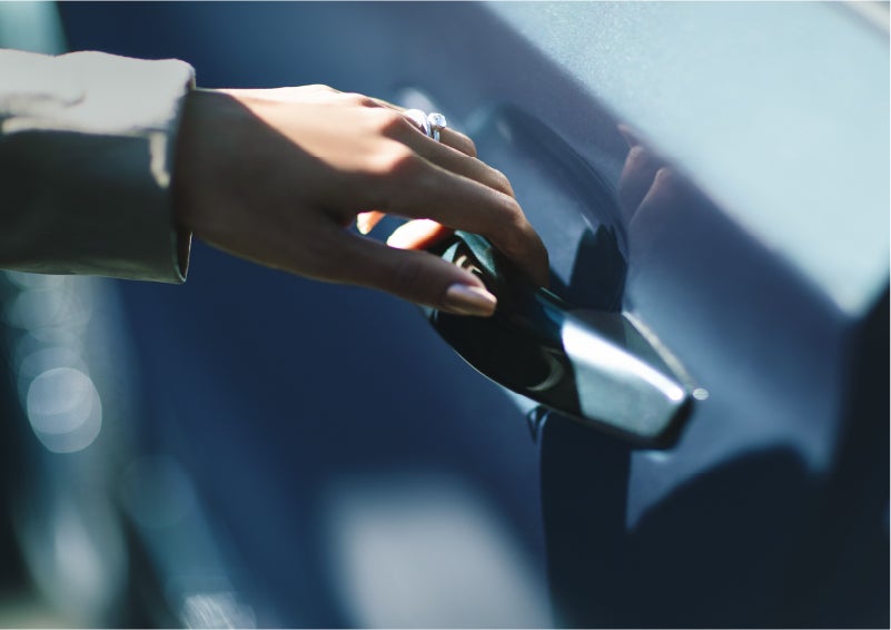 A hand gracefully grips the Light Touch Handle of a 2023 Lincoln Aviator® SUV to demonstrate its ease of use | Haldeman Lincoln in Allentown PA