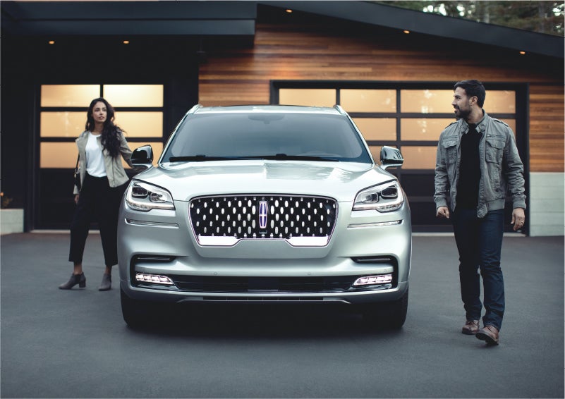 The sparkling grille of the 2023 Lincoln Aviator® Grand Touring model | Haldeman Lincoln in Allentown PA