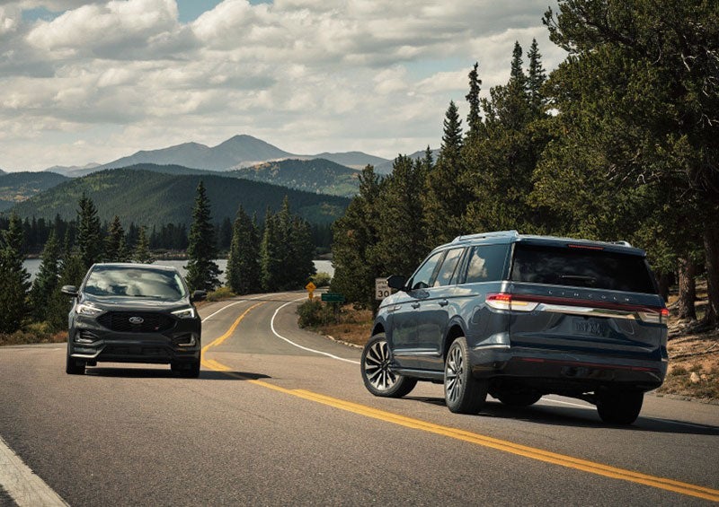 A 2023 Lincoln Navigator SUV is making a left turn as another vehicle approaches from the other lane. | Haldeman Lincoln in Allentown PA