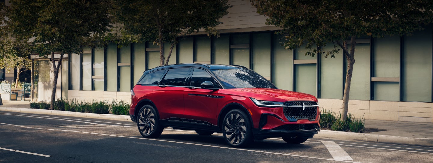 A 2025 Lincoln Nautilus® SUV with an available hybrid powertrain is parked in an urban setting. | Haldeman Lincoln in Allentown PA