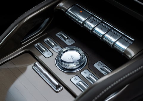 A crystal-inspired volume knob is shown in the center floor console of a 2025 Lincoln Nautilus® SUV. | Haldeman Lincoln in Allentown PA