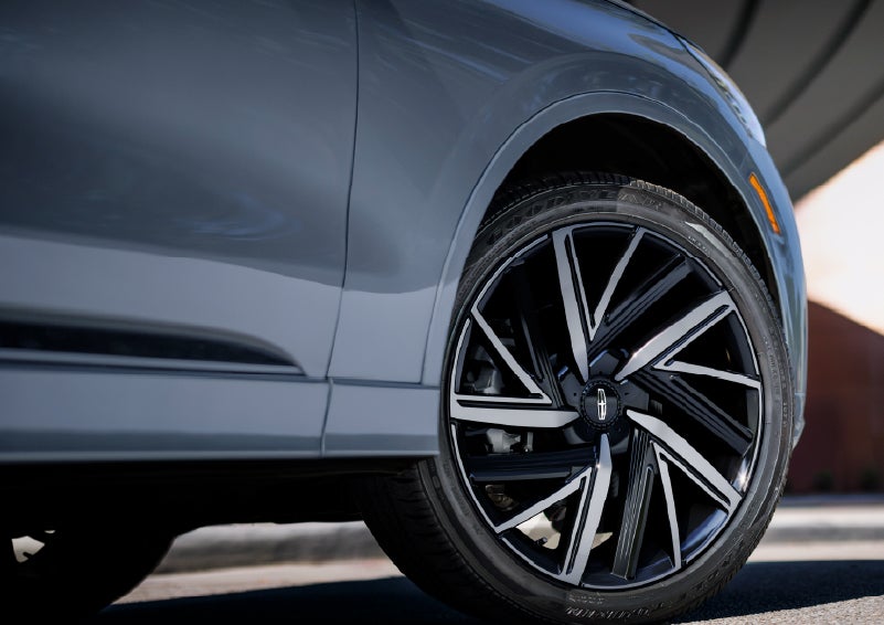 The wheel of the 2027 Lincoln Aviator® Black Label™ SUV is shown slightly angled out. | Haldeman Lincoln in Allentown PA