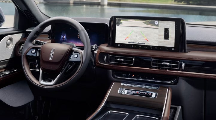 The backup camera of the 2027 Lincoln Aviator® SUV is displayed on screen. | Haldeman Lincoln in Allentown PA